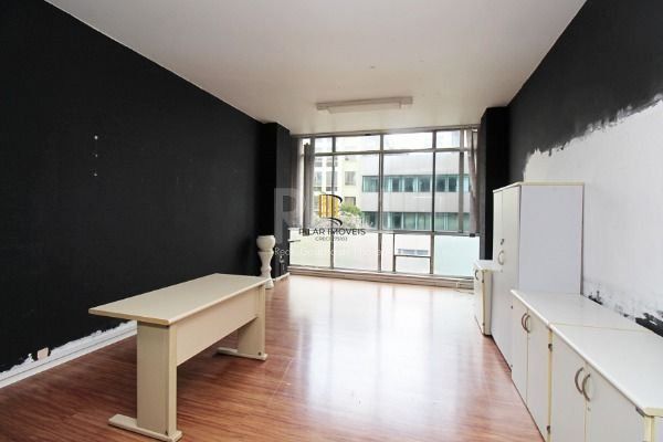 Conjunto/Sala em Porto Alegre, no bairro Centro Histórico, à venda.