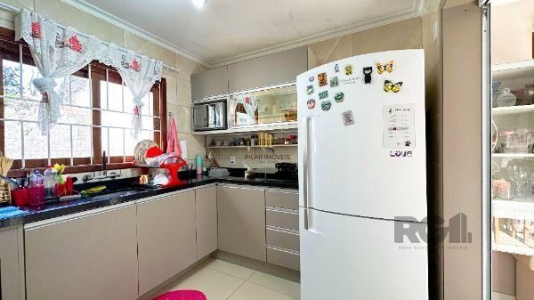 Casa em Porto Alegre, no bairro Espirito Santo, com 3 dormitório(s), e 3 banheiros, à venda.