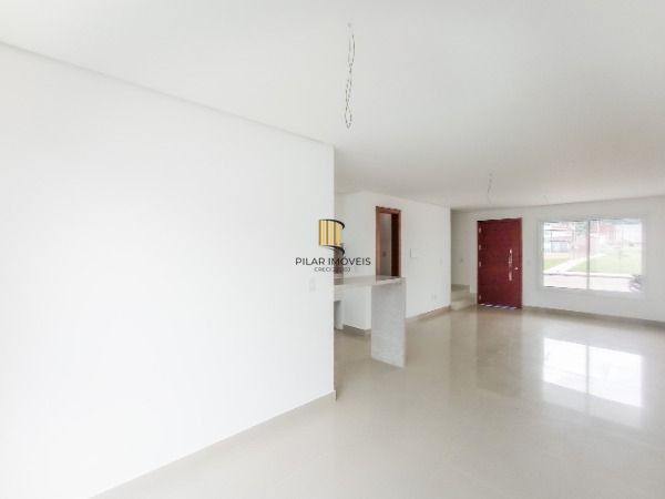 Casa em Porto Alegre, no bairro Aberta dos Morros, com 3 dormitório(s), à venda.