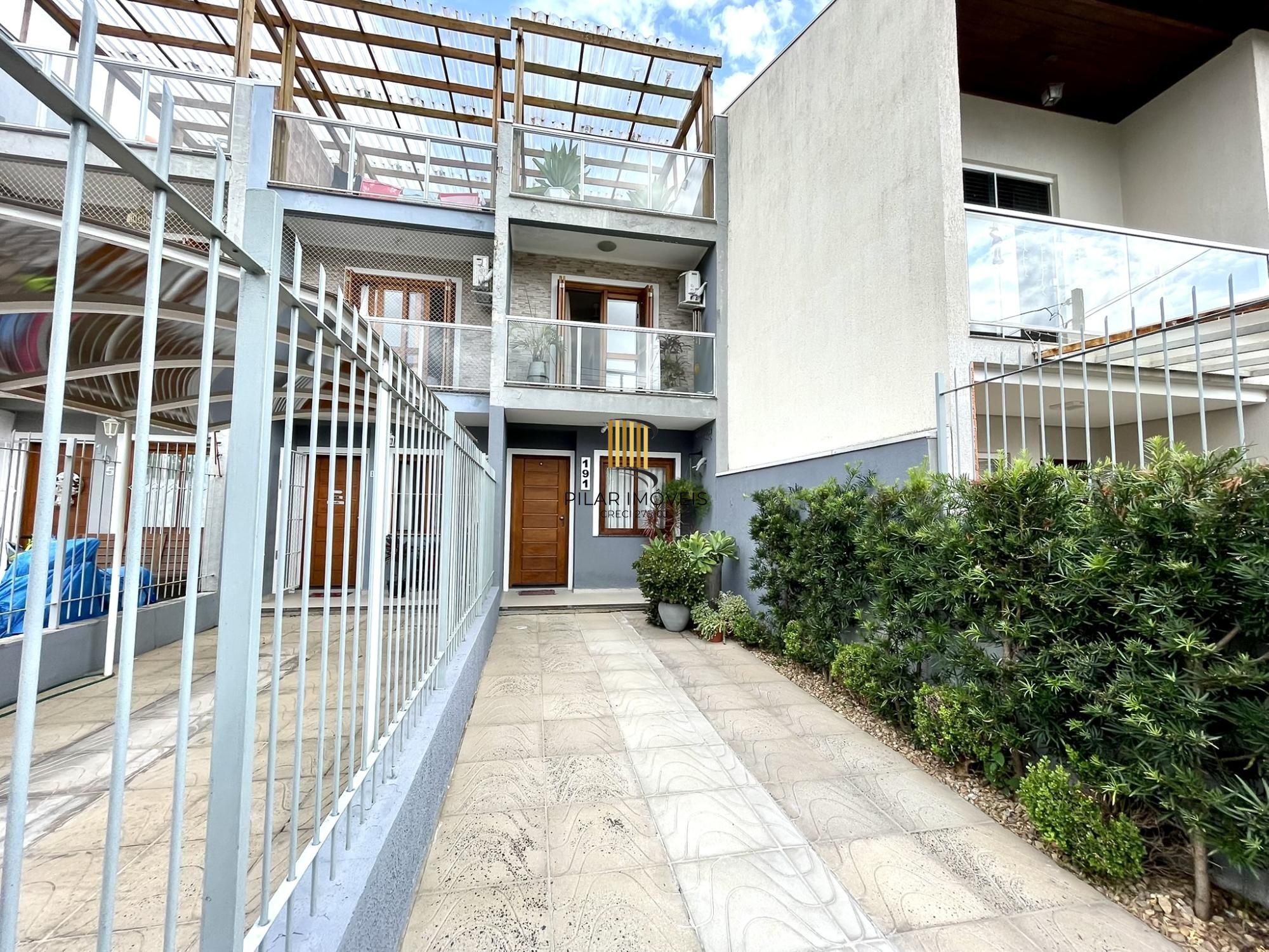 Casa 2 dormitórios no bairro Hípica