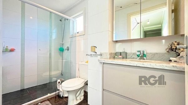 Casa em Porto Alegre, no bairro Hípica, com 3 dormitório(s), e 3 banheiros, à venda.