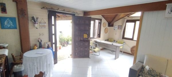 Casa 3 dormitórios no bairro Guarujá