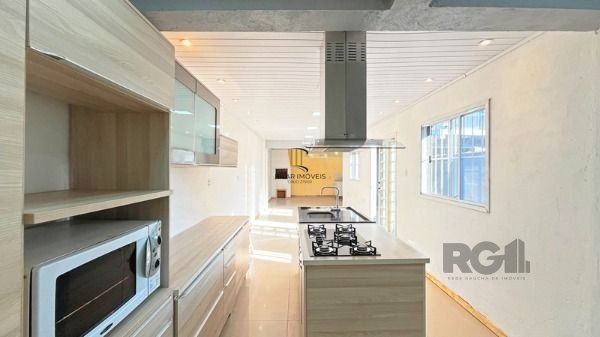 Casa em Porto Alegre, no bairro Restinga, com 2 dormitório(s), e 2 banheiros, à venda.