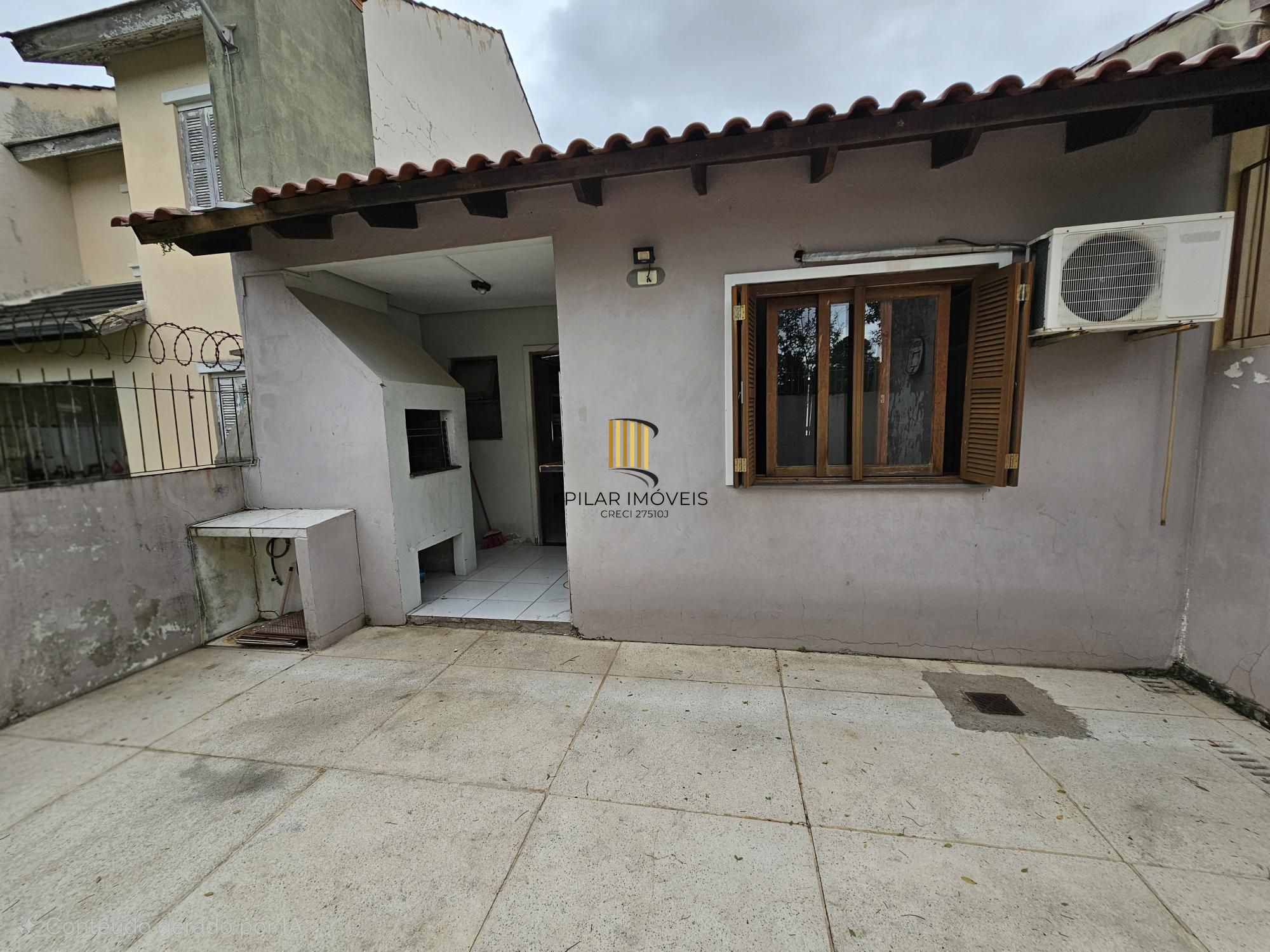 Casa 2 dormitórios no bairro Hípica