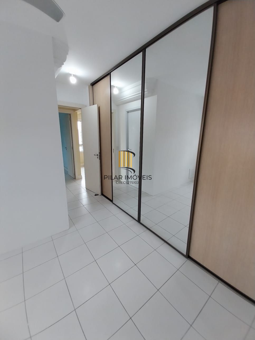 Apartamento com 2 dormitórios, 2 vagas, 65m2 coração do Menino Deus.