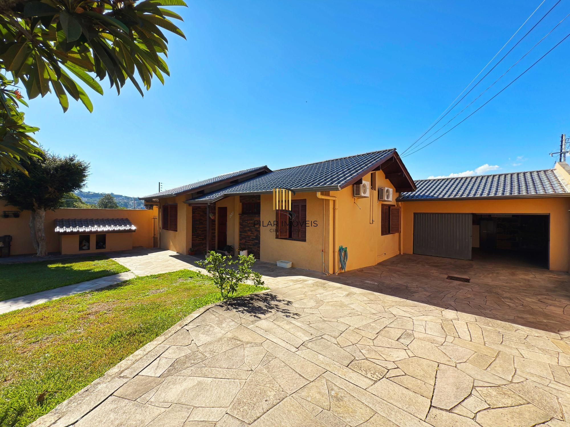 Casa 3 dormitórios no bairro Santa Tereza