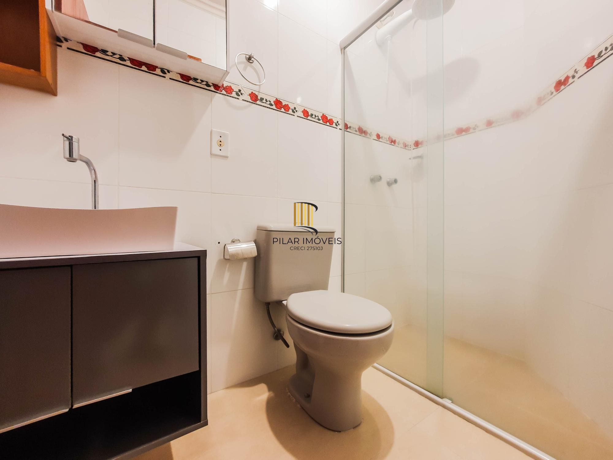 No bairro Serraria, casa em condomínio com 3 dormitórios