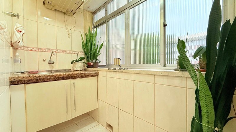 Impecável apartamento com 3 dormitórios , 3 banheiros , 2 vagas cobertas , com 120 m² privativos.