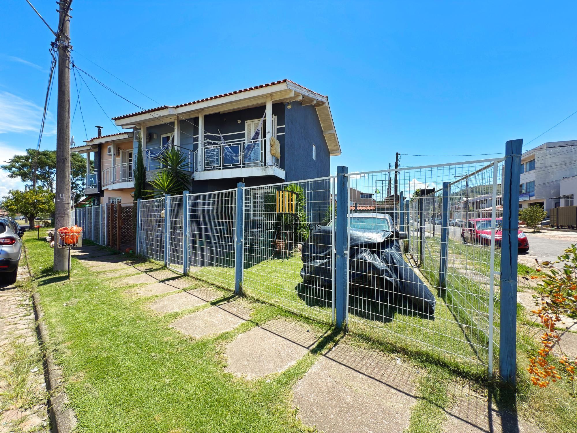 Casa 2 dormitórios no bairro Hípica