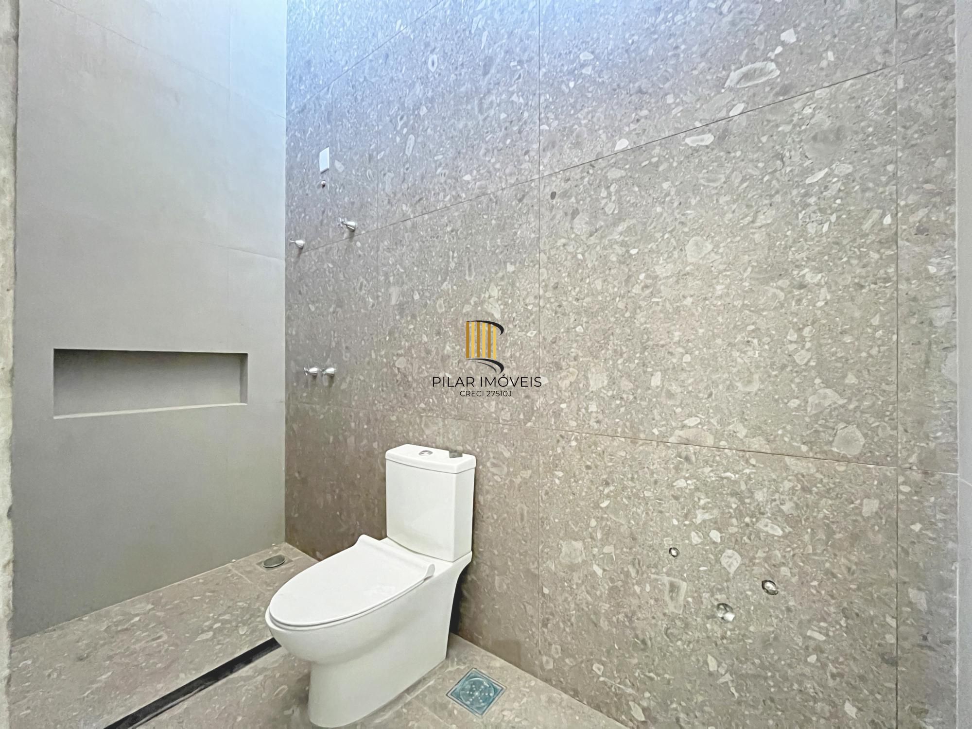 Casa em Porto Alegre, no bairro Hípica, com 3 dormitório(s), e 3 banheiros, à venda.