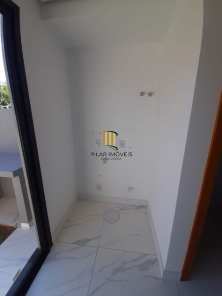 Sobrado em Porto Alegre, no bairro Aberta dos Morros, com 2 dormitório(s), e 2 banheiros, à venda.
