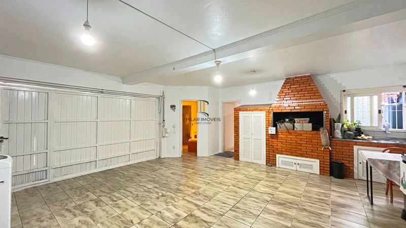 Casa de esquina com 285m², 3 dormitórios, sendo 1 suites, 4 vagas - amplo pátio com piscina,  Residencial Bahamas