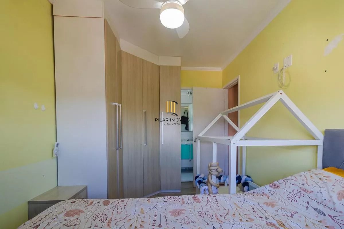 Apartamento 2 dormitórios, com suíte, churrasqueira, e vaga escriturada.
