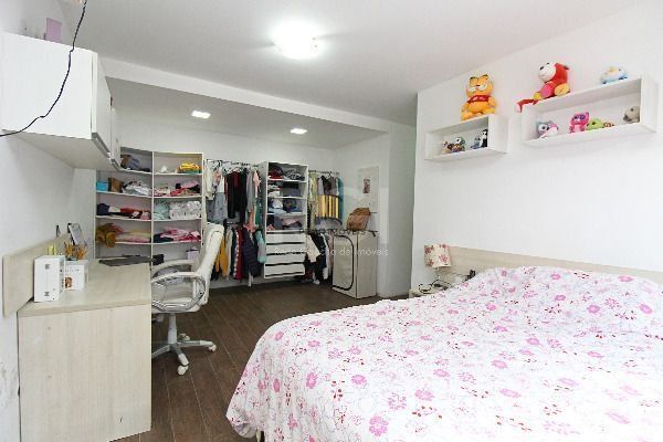 Casa para Venda - 400m², 4 dormitórios, sendo 2 suites, 4 vagas - Guarujá