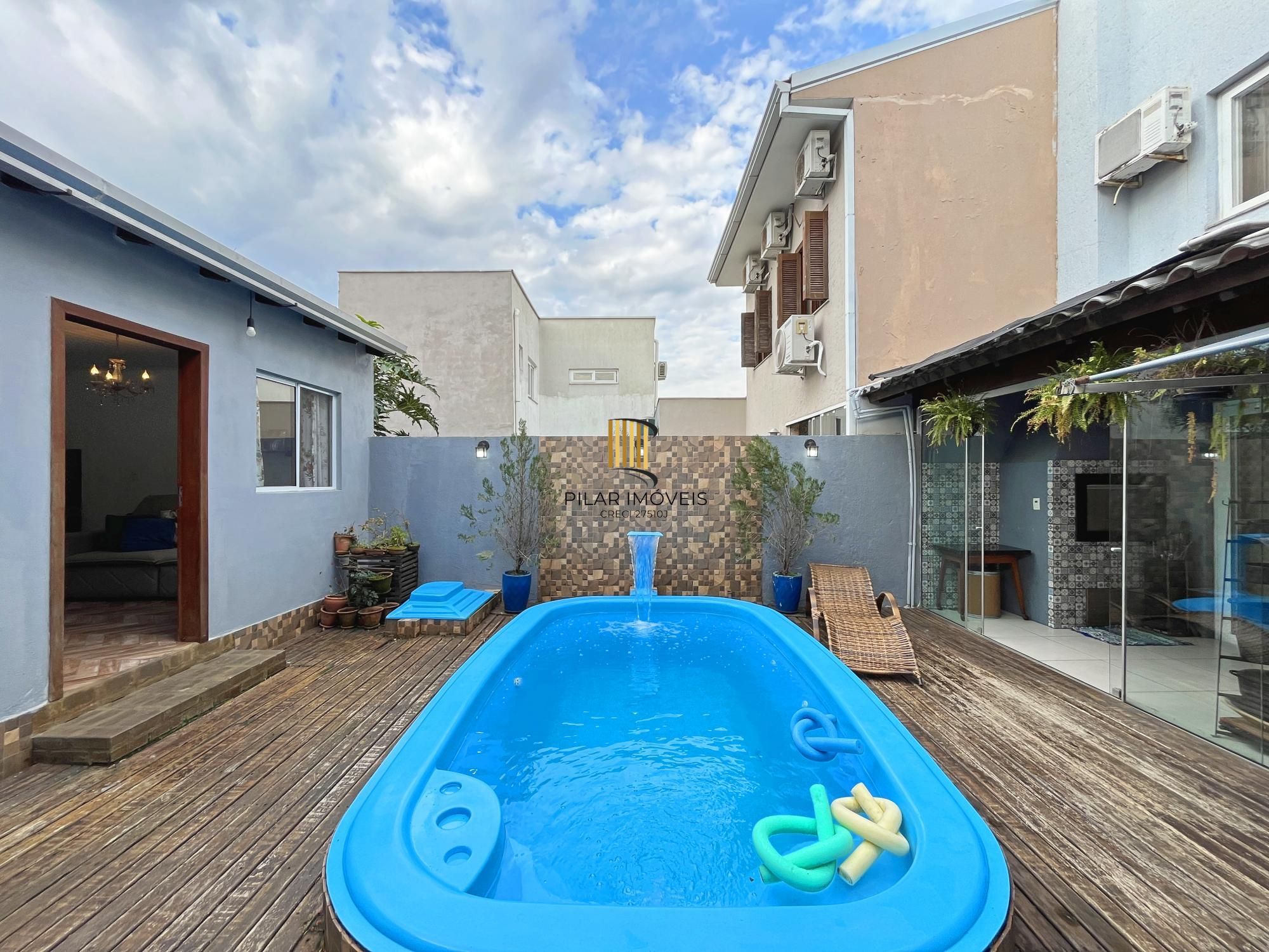 Casa 4 dormitórios no bairro Hípica