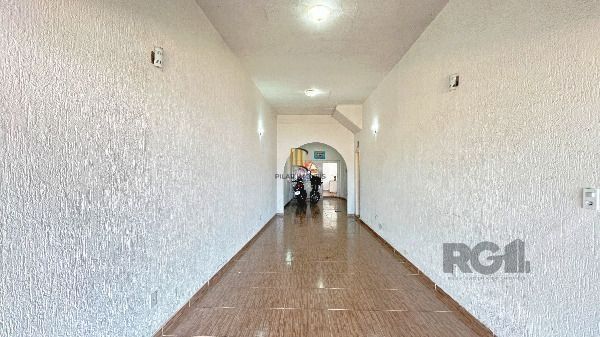 Predio em Porto Alegre, no bairro Hípica, e 0 banheiros, à venda.