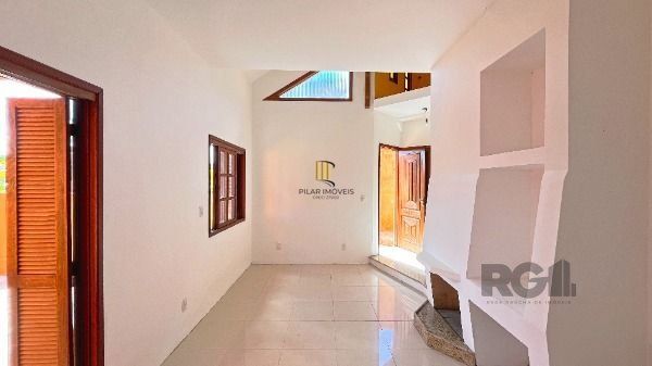 Casa para Venda - 144m², 2 dormitórios, 2 vagas - Lomba do Pinheiro