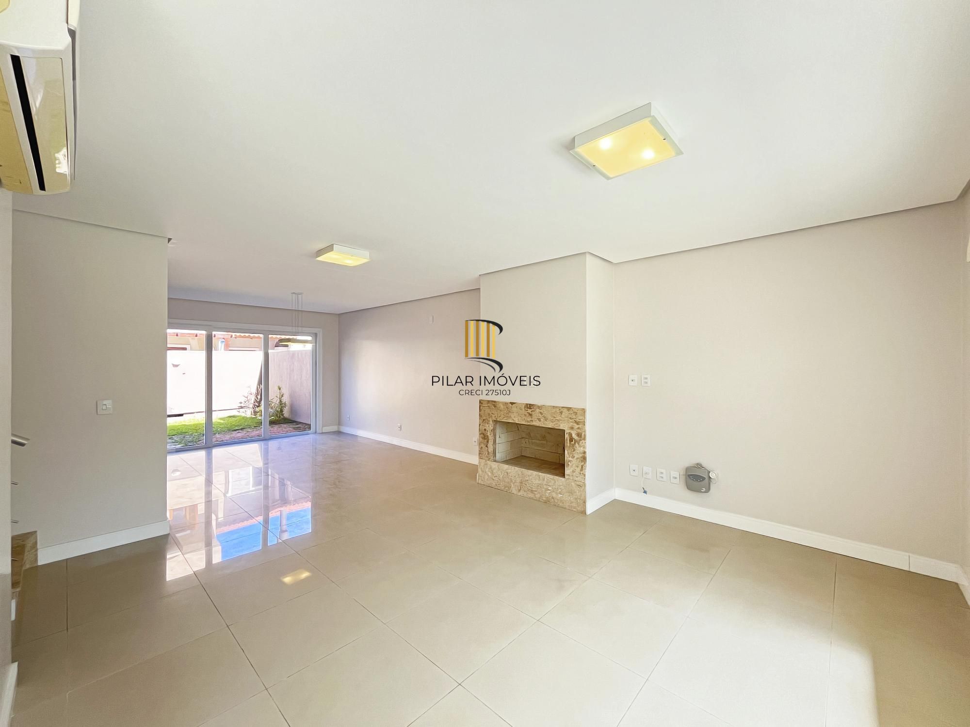 Casa 3 dormitórios no bairro Hípica