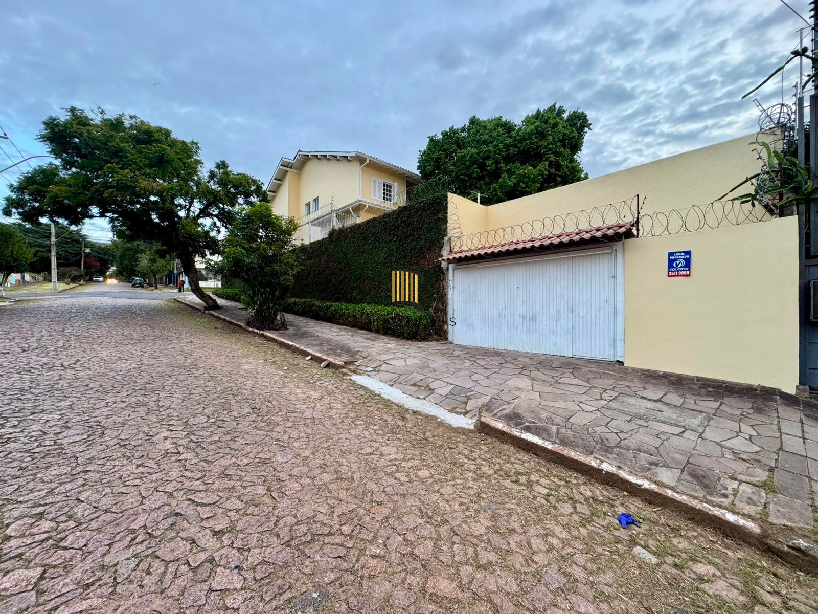 Casa 4 dormitórios 295m2 área construída bairro Nonoai