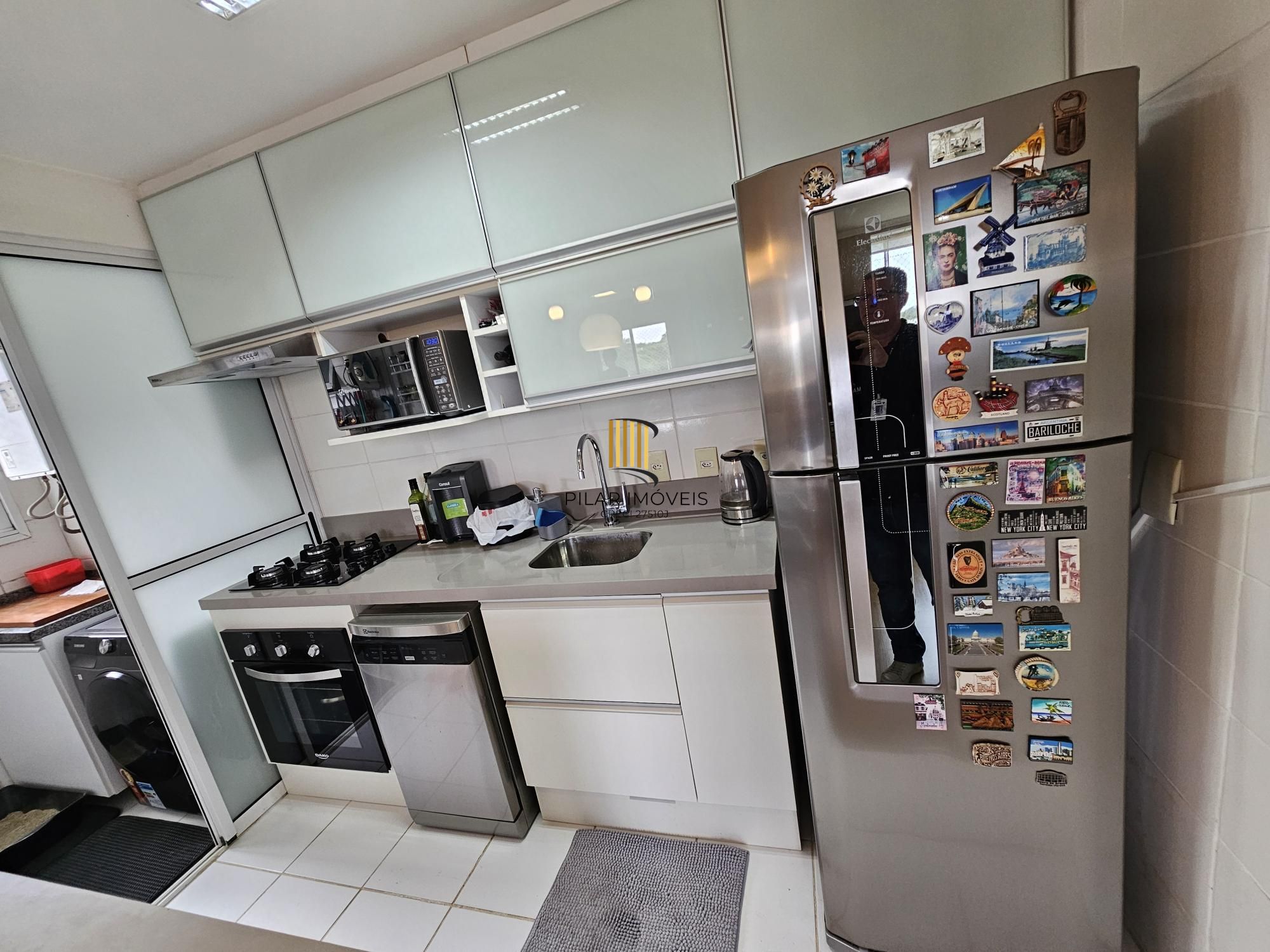 Lindo apartamento 2 dorm com suite e churrasqueira no bairro Cristal!