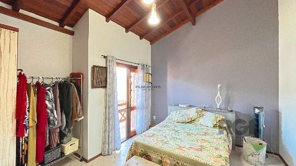 Casa em Porto Alegre, no bairro Hípica, com 3 dormitório(s), e 2 banheiros, à venda.