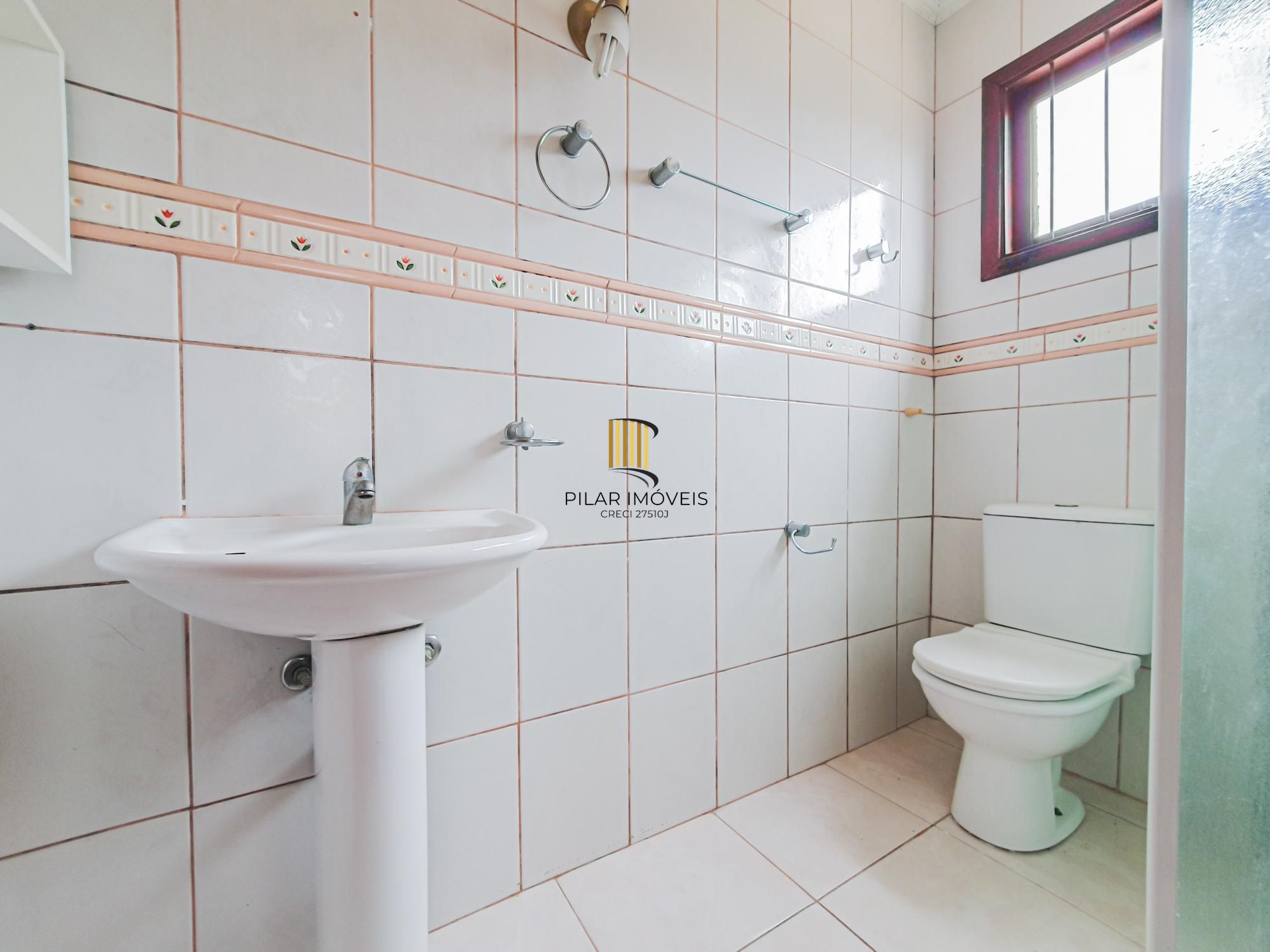 Casa com piscina para Venda - 189.91m², 3 dormitórios, sendo 1 suítes, 2 vagas - Hípica