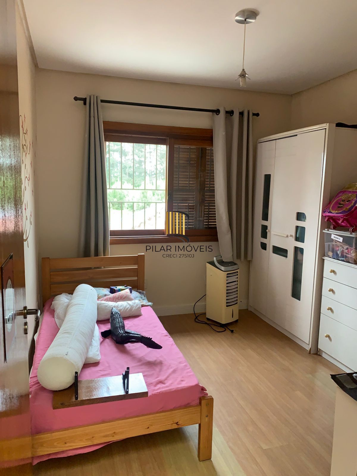 Casa 3 dormitórios no bairro Hípica