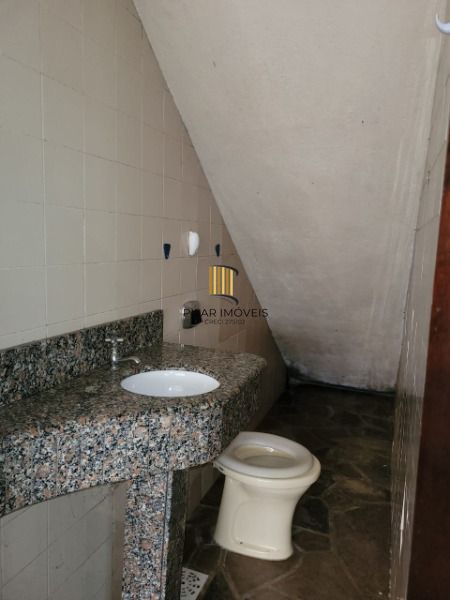 Casa em Santa Maria, no bairro São José, com 4 dormitório(s), e 4 banheiros, à venda.