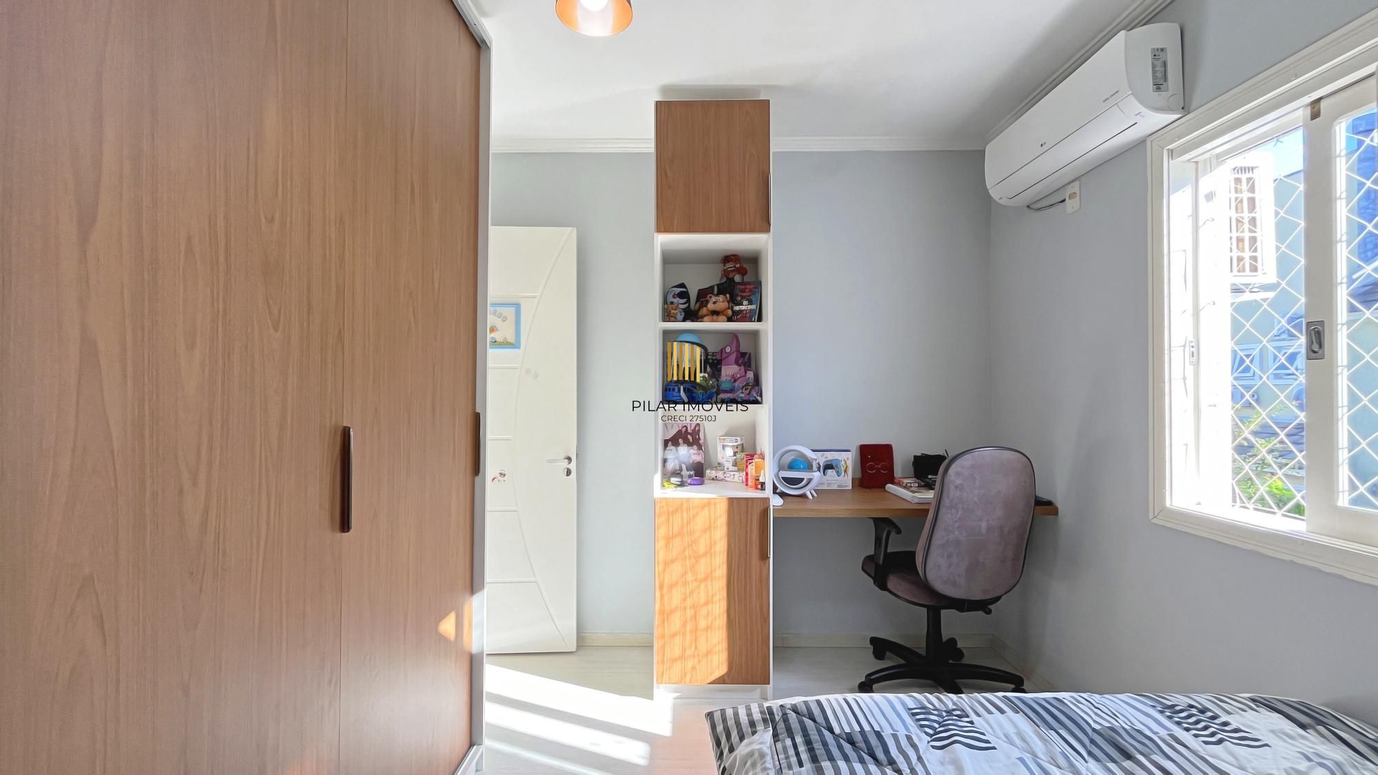 Casa de Condomínio 3 dormitórios no bairro Hípica