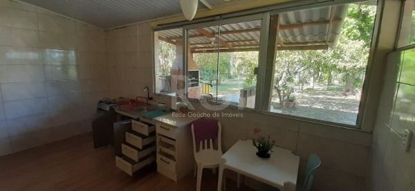 Sítio em Porto Alegre, no bairro São Caetano, com 5 dormitório(s), e 5 banheiros, à venda.