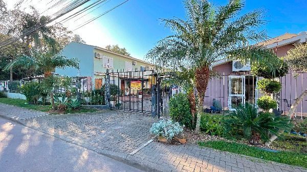 Casa Condominio em Porto Alegre, no bairro Aberta dos Morros, com 2 dormitório(s), e 2 banheiros, à venda.