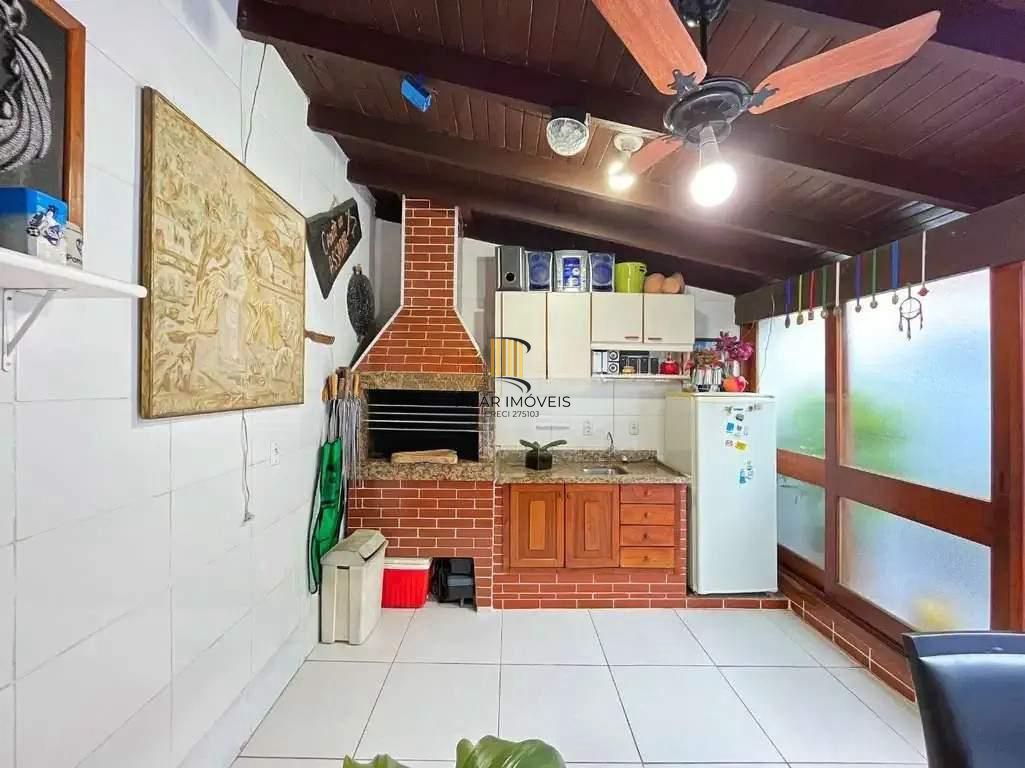 Casa 2 dormitórios no bairro Hípica