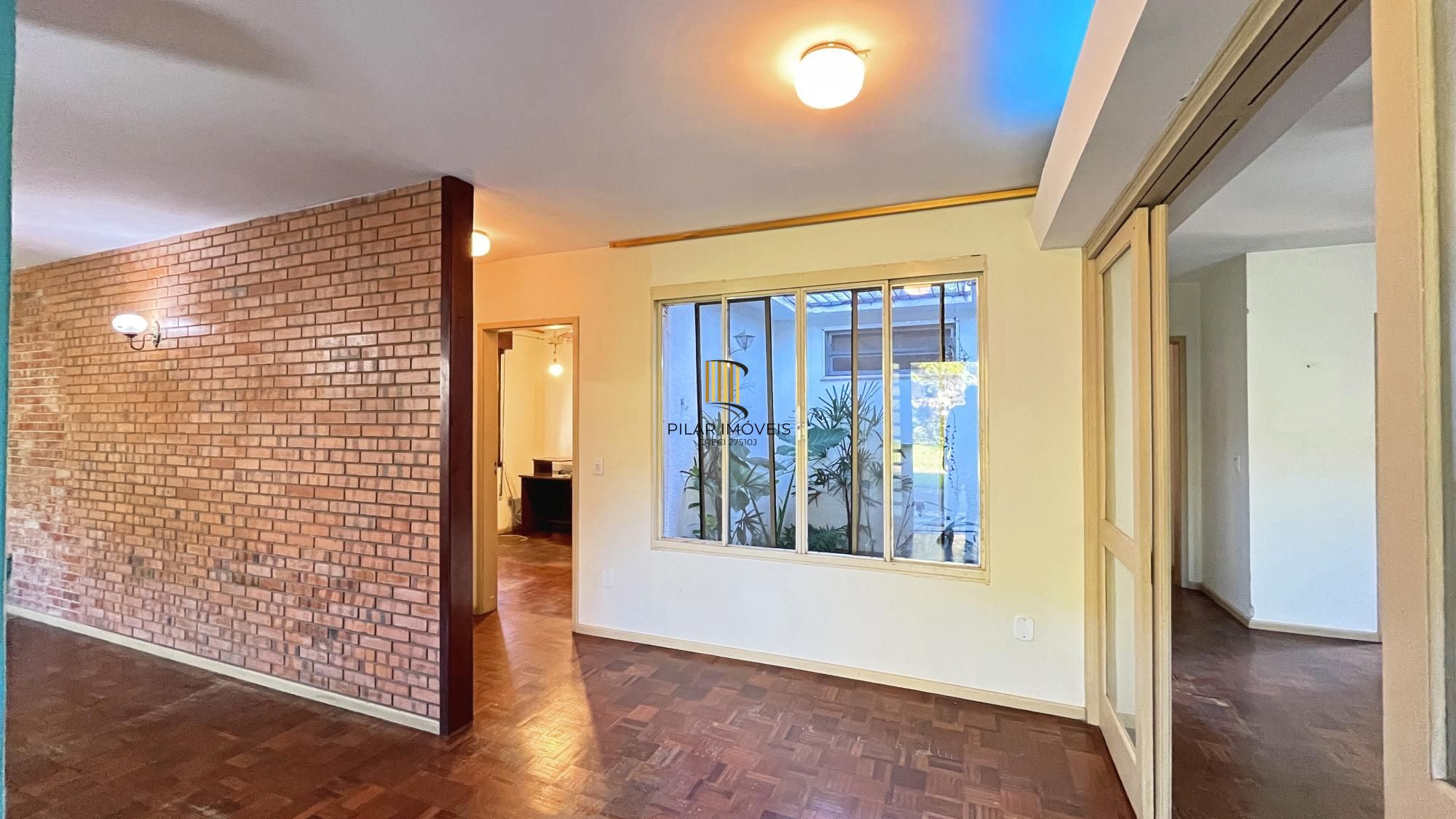 Casa 4 dormitórios no bairro Glória