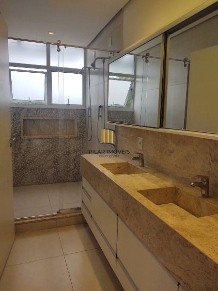 Casa de Condomínio 4 dormitórios no bairro Hípica