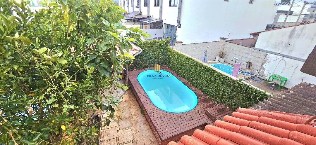 EXCELENTE Sobrado com 4 dormitórios sendo um no andar térreo, no Residencial Lagos de Nova Ipanema.