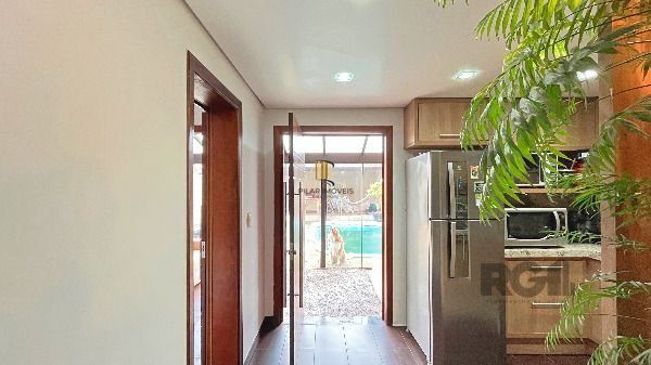 Casa em Porto Alegre, no bairro Hípica, com 3 dormitório(s), e 3 banheiros, à venda.