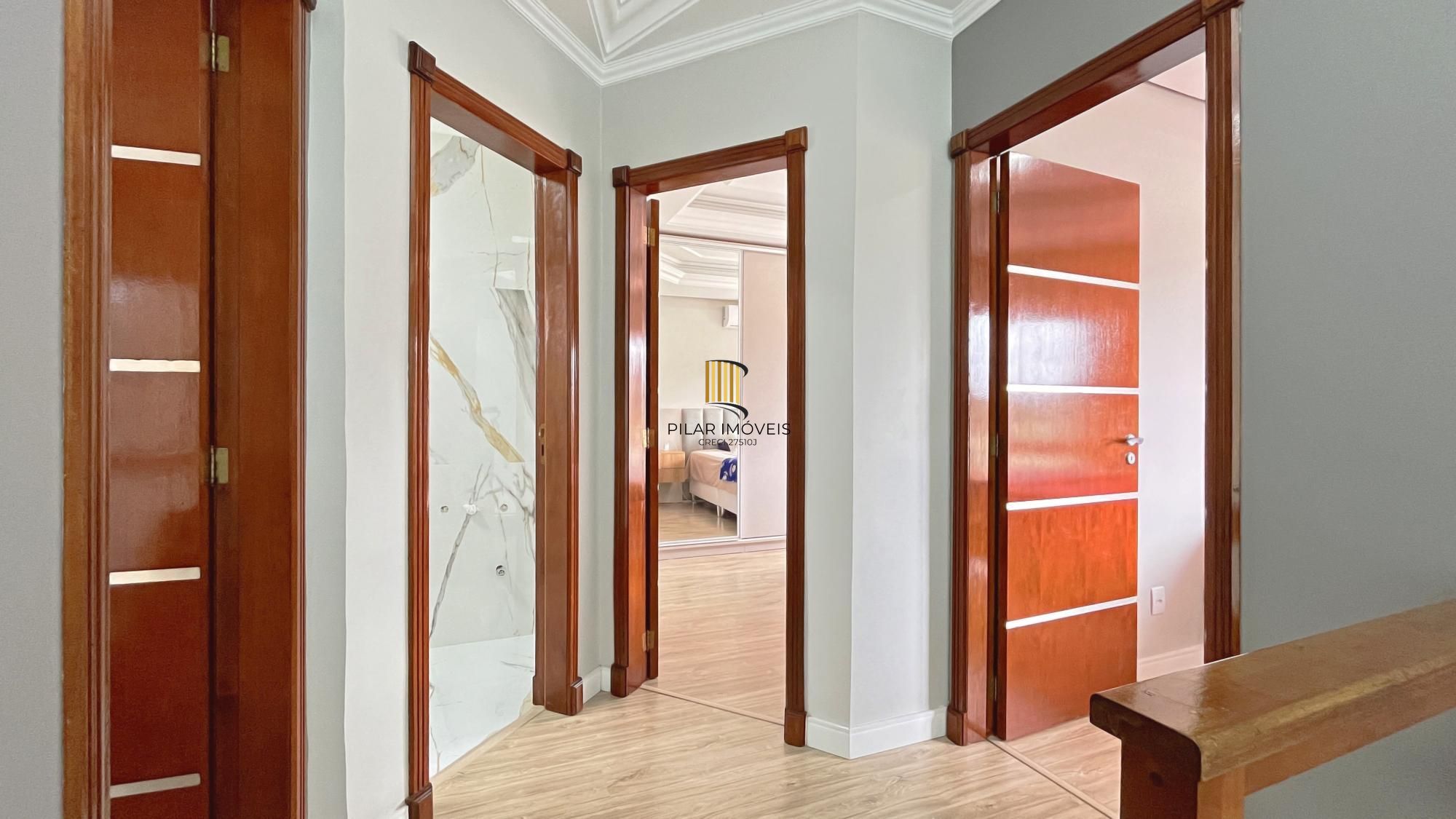 Casa 3 dormitórios no bairro Hípica