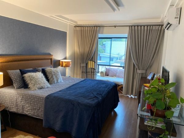 Apartamento em Porto Alegre, no bairro Petrópolis, com 3 dormitório(s), e 3 banheiros, à venda.