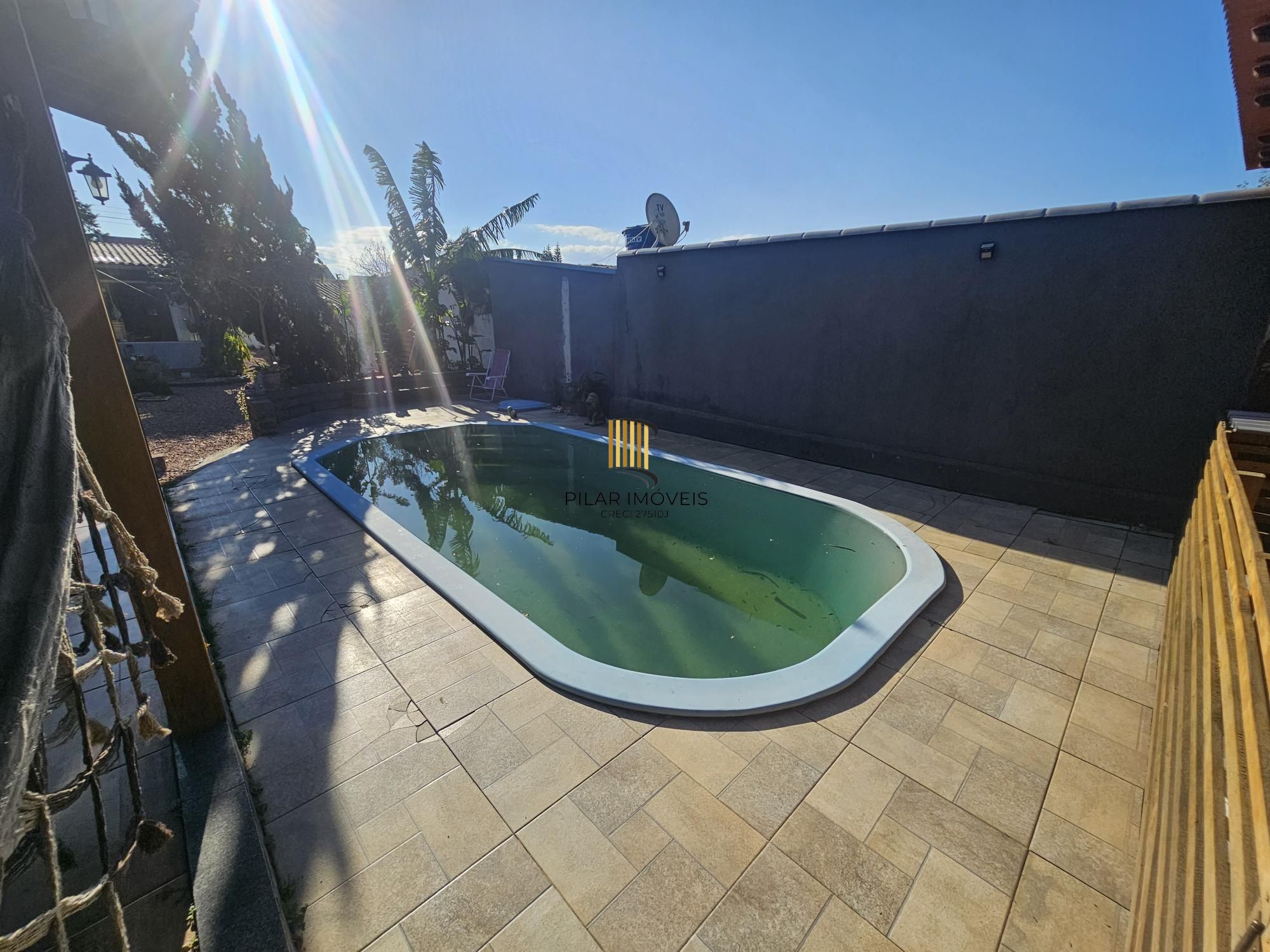 Casa para Venda - 79.22m² 2 dormitórios, + casa de 1 dormitório nos fundos, piscina e quiosque com churrasqueira - Espirito Santo