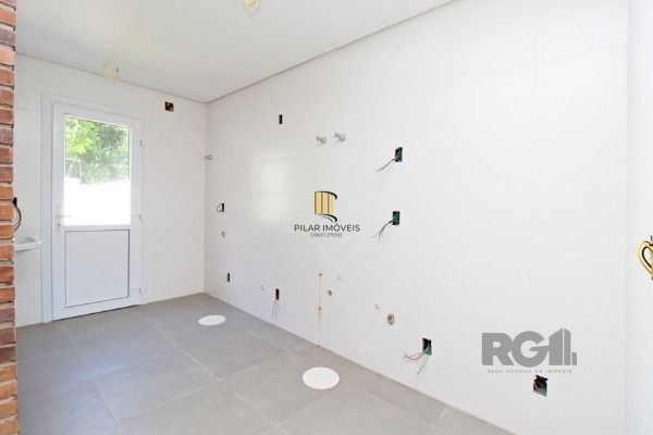 Sobrado para Venda - 100m², 3 dormitórios, sendo 3 suites, 2 vagas - Portal Do Guarujá
