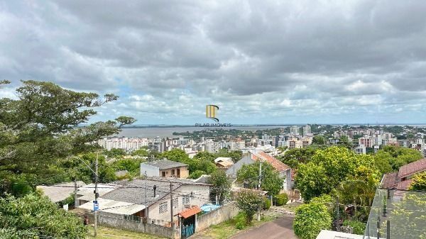 Casa Condominio em Porto Alegre, no bairro Tristeza, com 3 dormitório(s), e 3 banheiros, à venda.