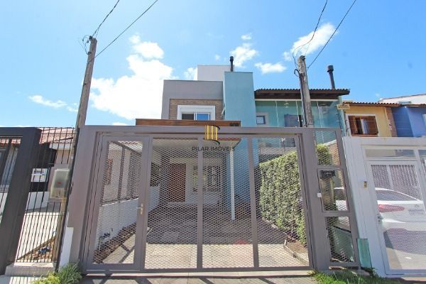 Ótima Casa com 3 dormitórios, semi mobiliada, pátio e vaga para carro.