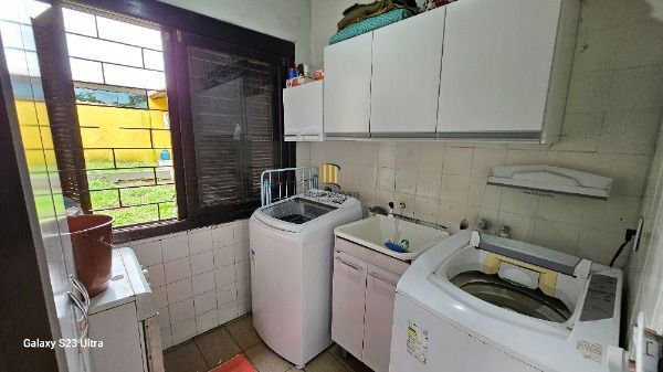 Casa em Porto Alegre, no bairro Belém Novo, com 3 dormitório(s), e 3 banheiros, à venda.