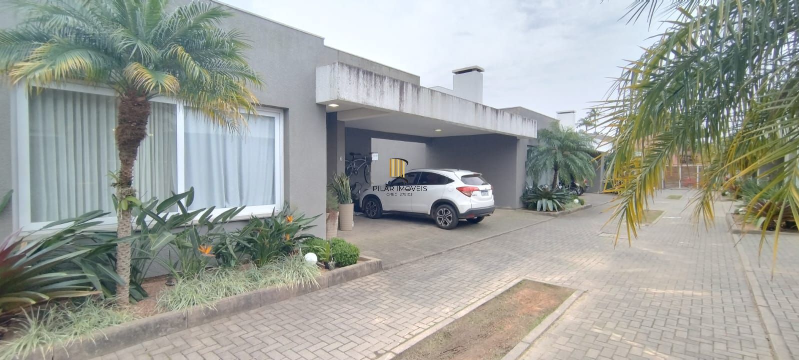 Casa térrea em condomínio fechado com 3 suítes, mobiliada, pátio , 168 m² privativos