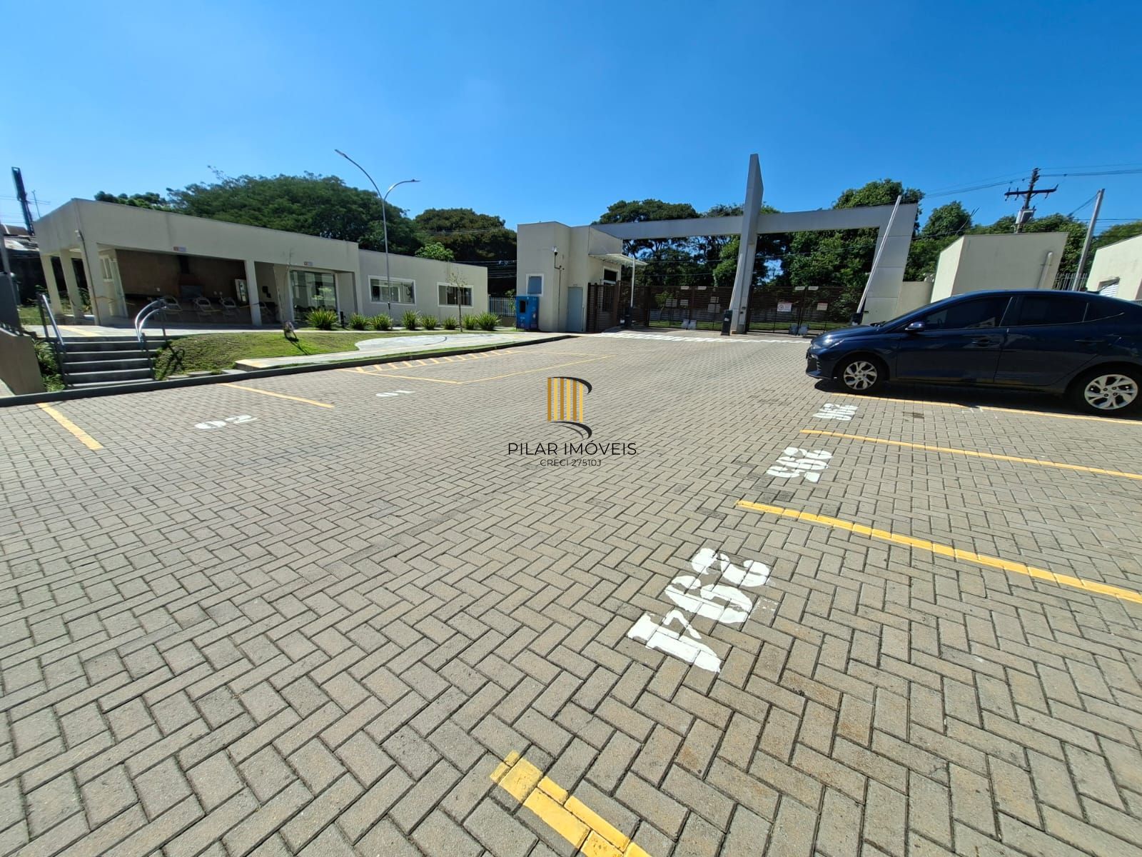 Apartamento de 02 dormitorios com vaga de garagem no bairro Cavalhada- VENDA!!