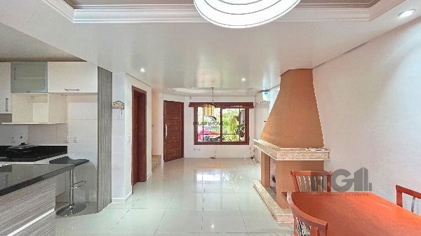Casa em Porto Alegre, no bairro Hípica, com 3 dormitório(s), e 3 banheiros, à venda.