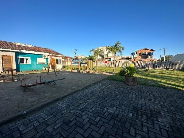 Casa Condominio em Porto Alegre, no bairro Ponta Grossa, com 2 dormitório(s), e 2 banheiros, à venda.