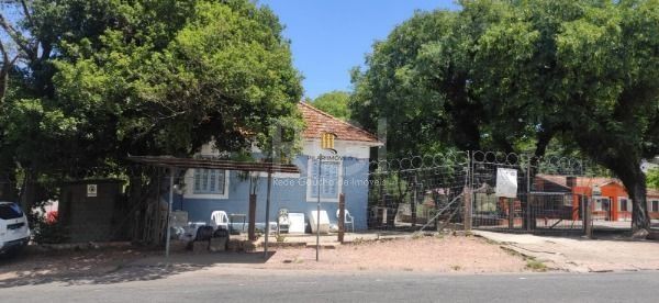 Terreno em Porto Alegre, no bairro Guarujá, à venda.