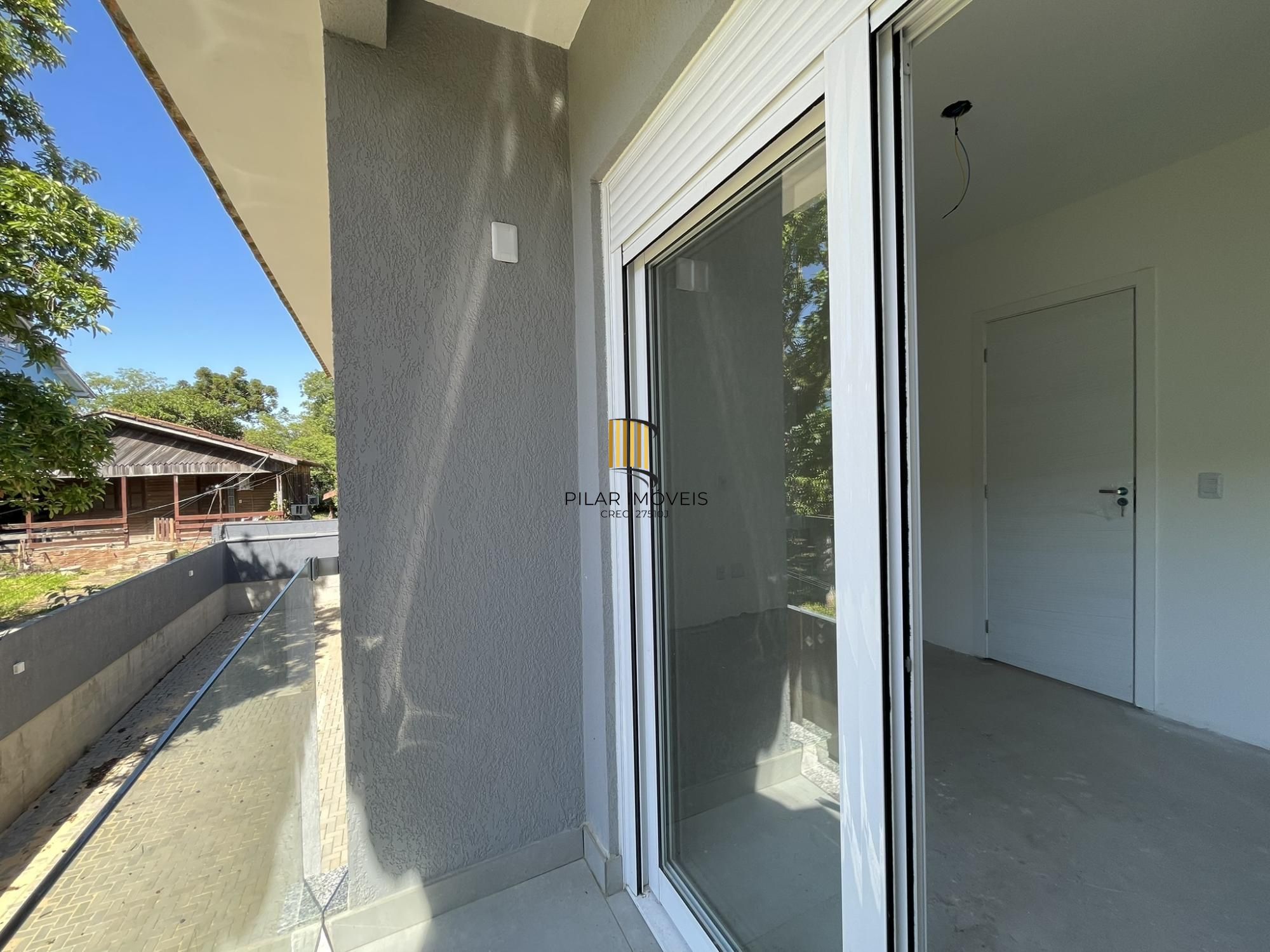 Casa Condominio em Porto Alegre, no bairro Nonoai, com 2 dormitório(s), e 2 banheiros, à venda.