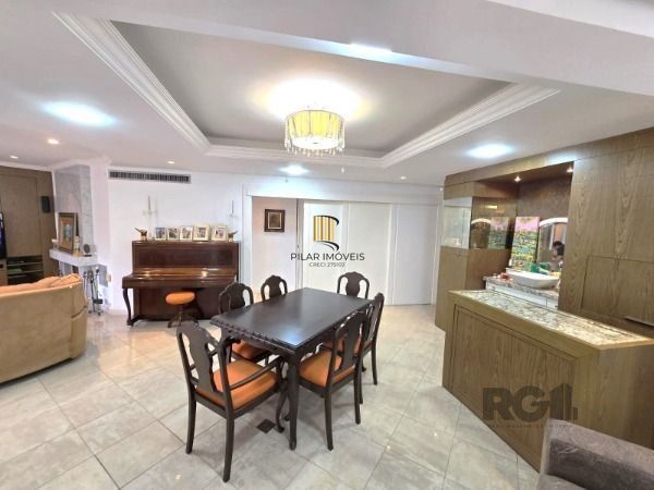 Apartamento em Porto Alegre, no bairro Auxiliadora, com 4 dormitório(s), e 4 banheiros, à venda.